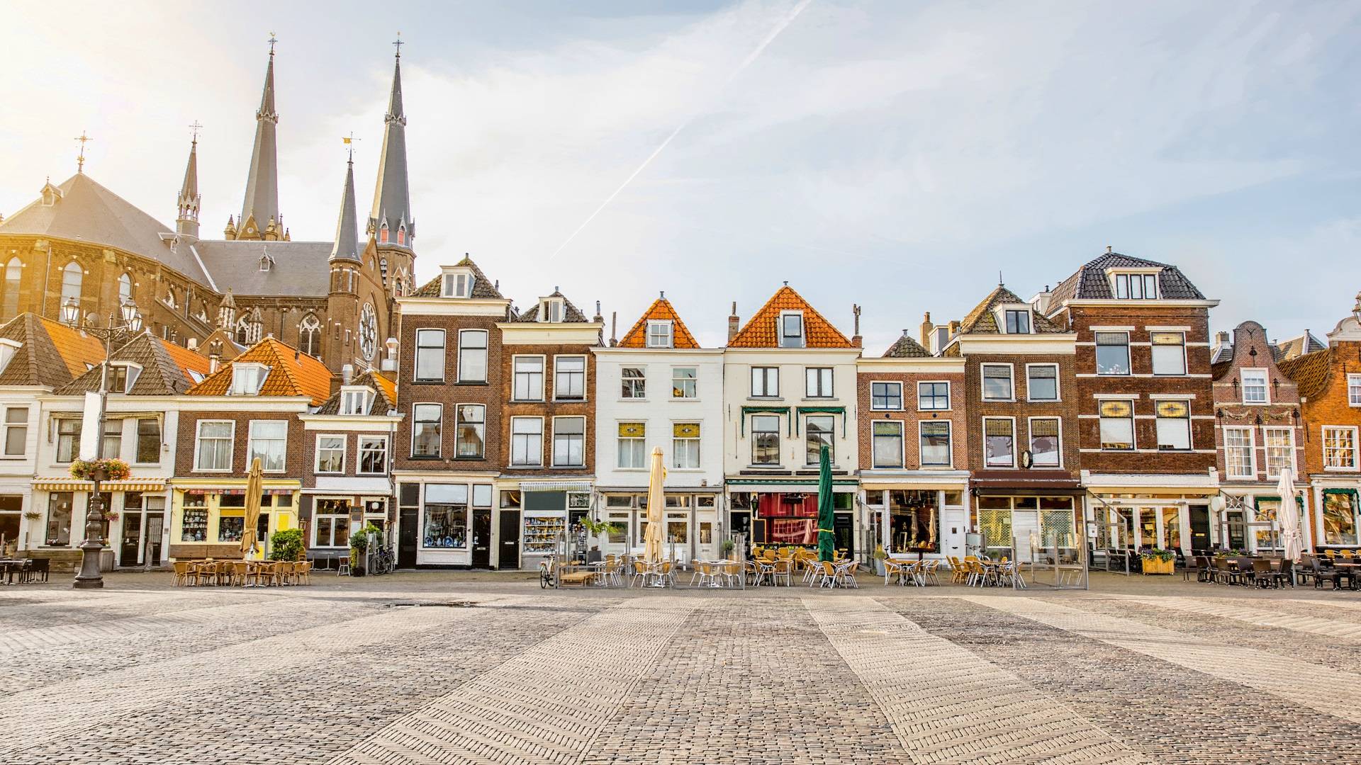 Houses facades central Delft_HDR