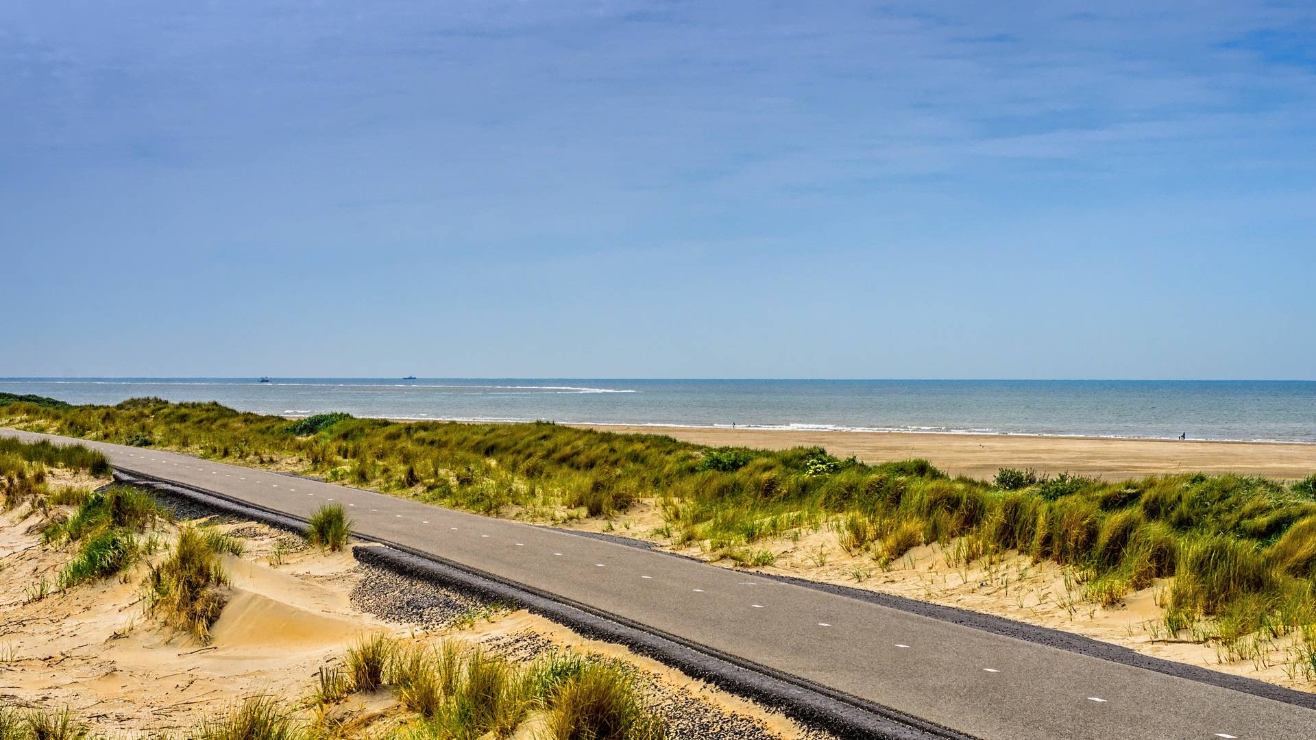 Bike path along coast Zeeland_HDR