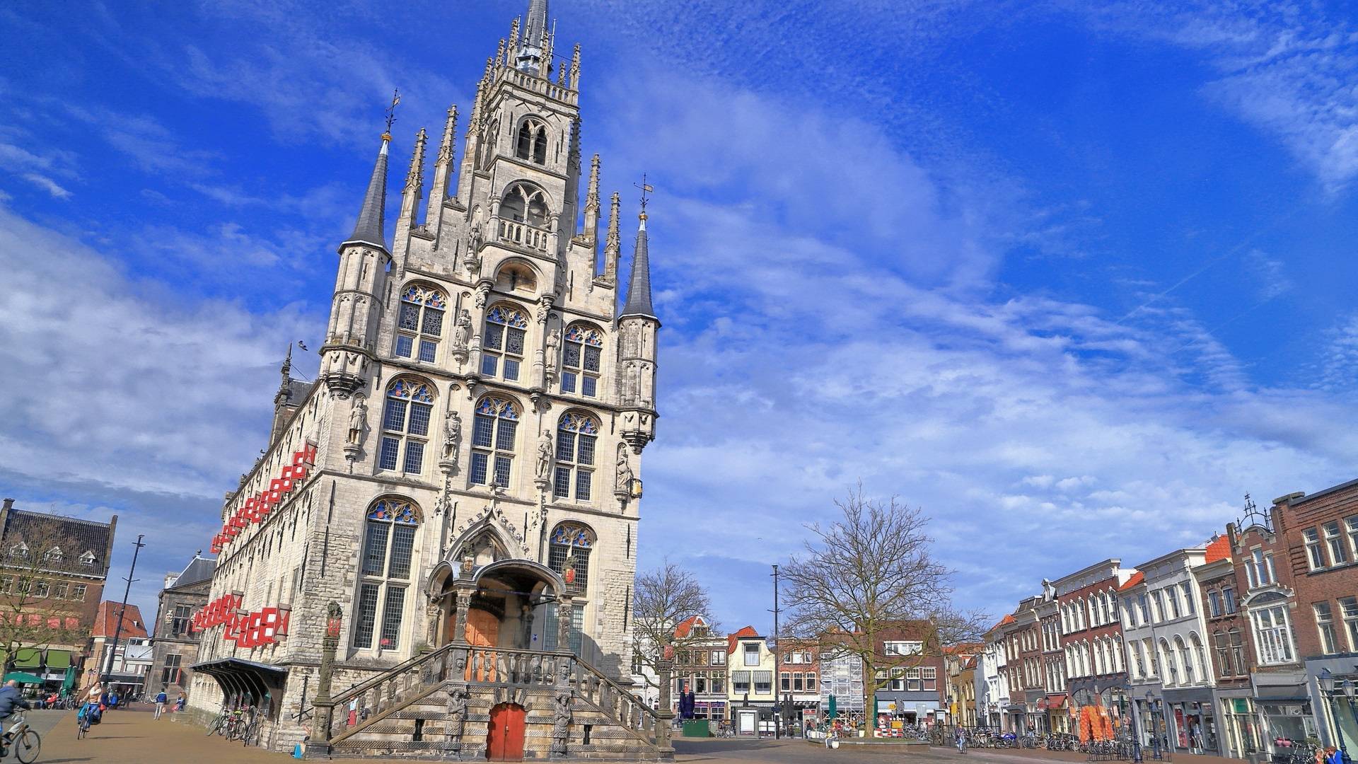 Tall facade town hall Gouda_HDR