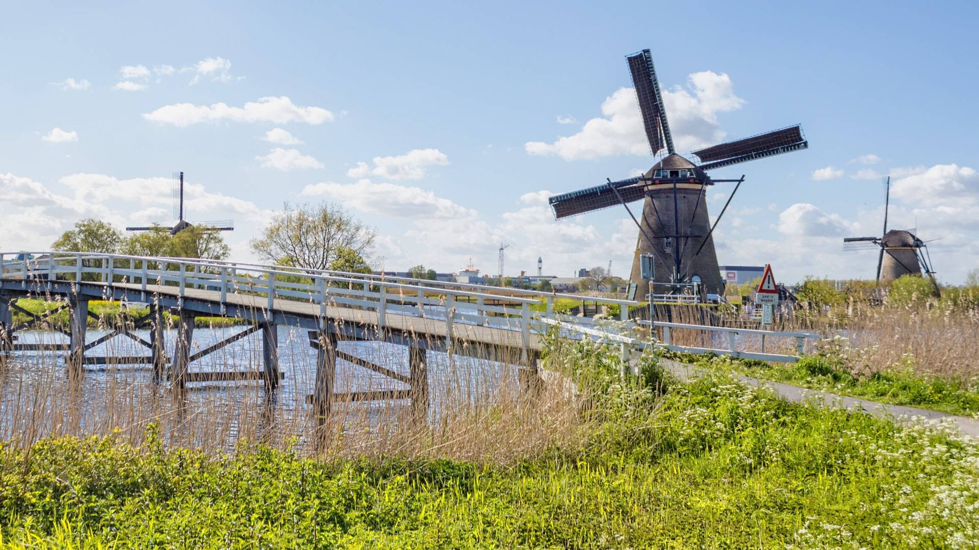 Windmills at Kinderdijk bycicle bridge_H